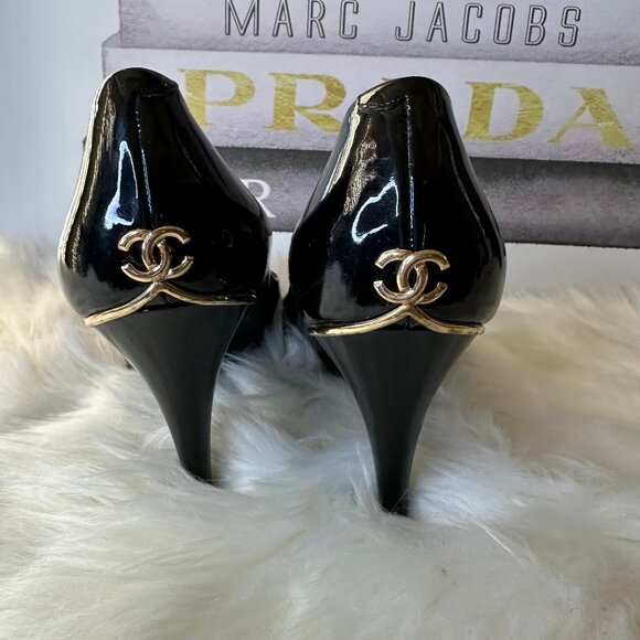 Authentic Chanel CC Logo Patent Leather Pumps - Sz 39 - Picture 6 of 13